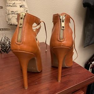 Women’s boots,worn twice,good condition.Minor scratch to back of heel, by zipper